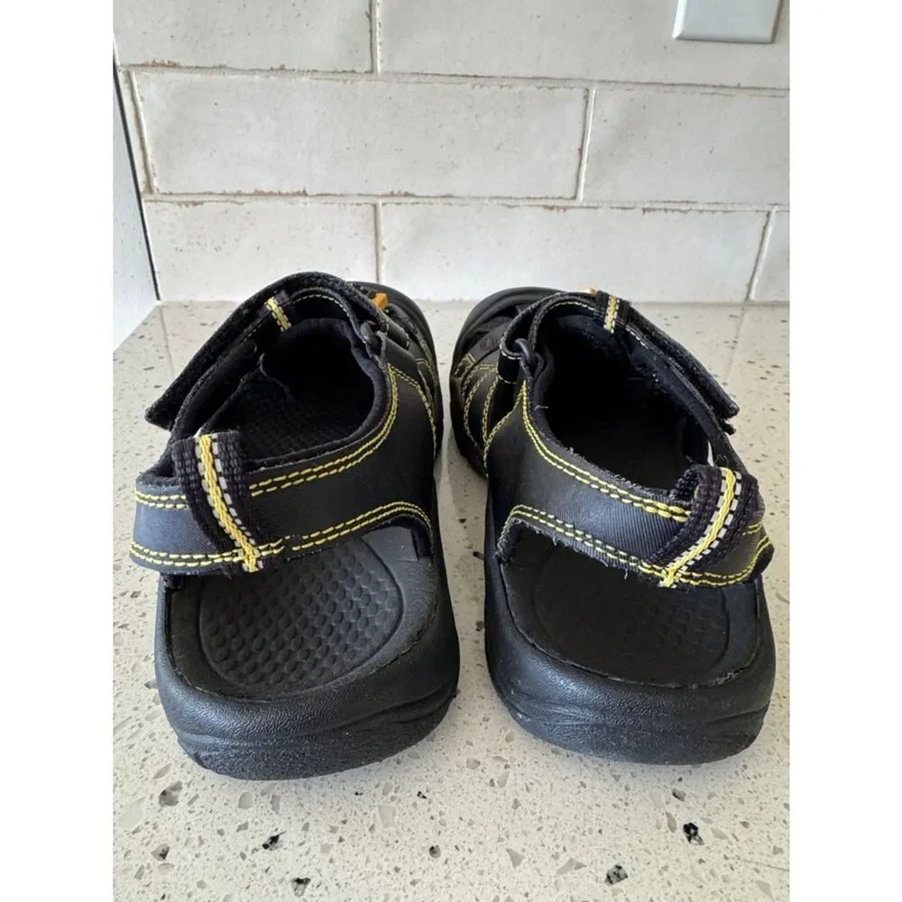Keen Men’s Black Sandals Yellow Accents Waterproof Casual Sandals outdoor Size 6
